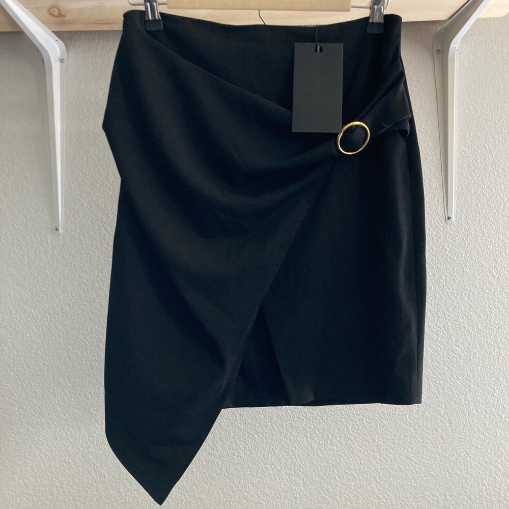 Asymmetrical fitted skirt with gold ring